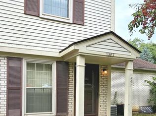 1367 Lake Ridge Ct, Waterford, MI 48327