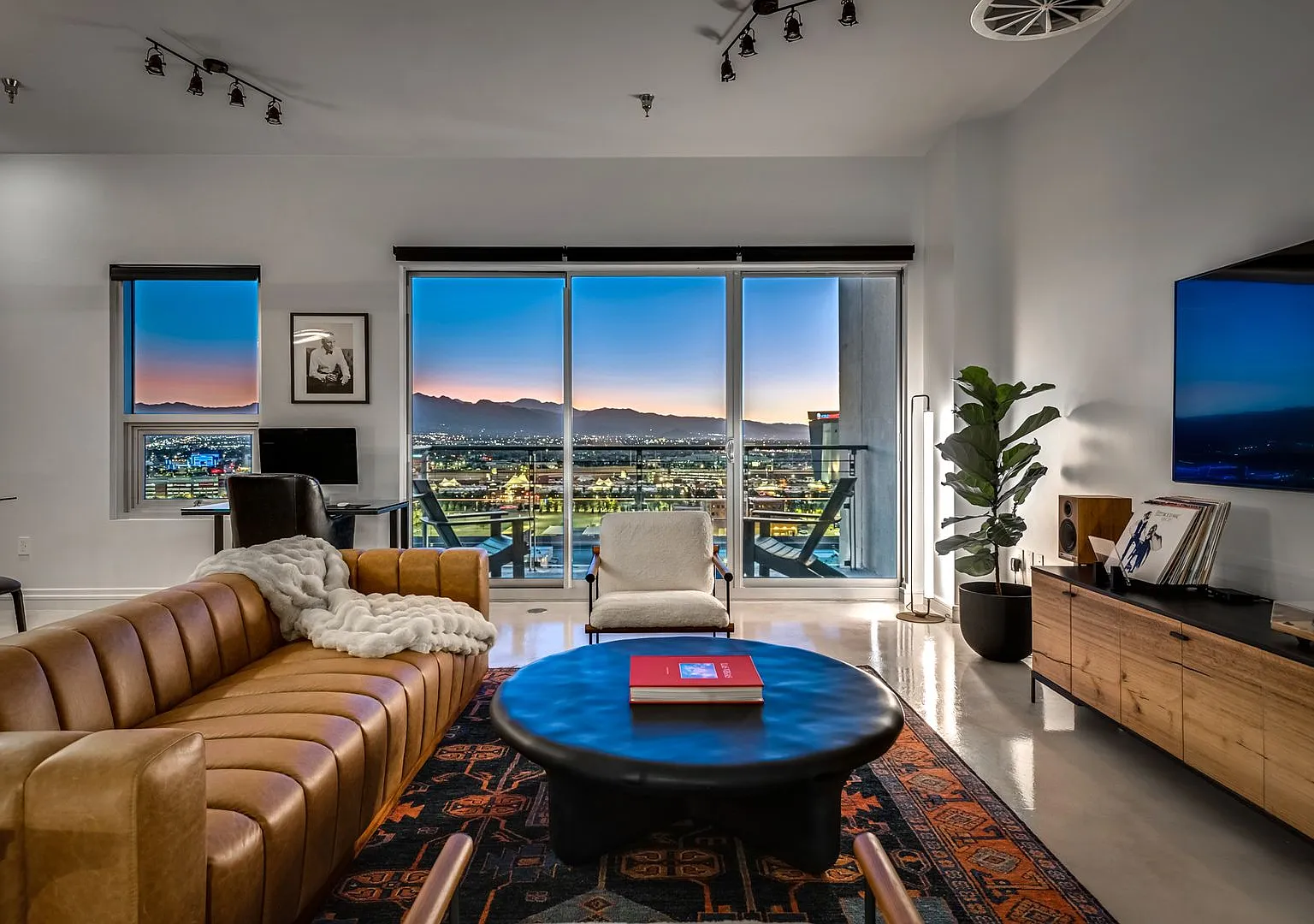 Newport Lofts 1502 — Photo 1