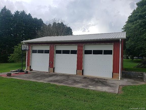 2nd image of 3167 Catawba St