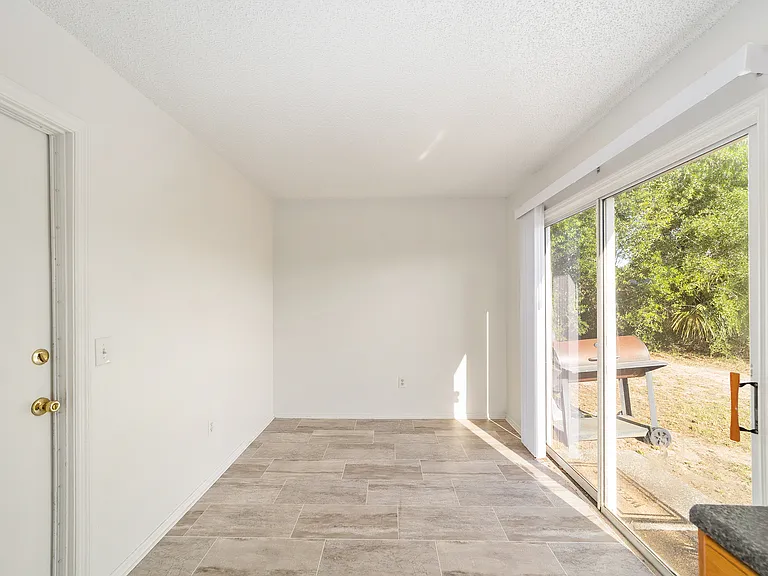 325 Oak Track Crse — Photo 16
