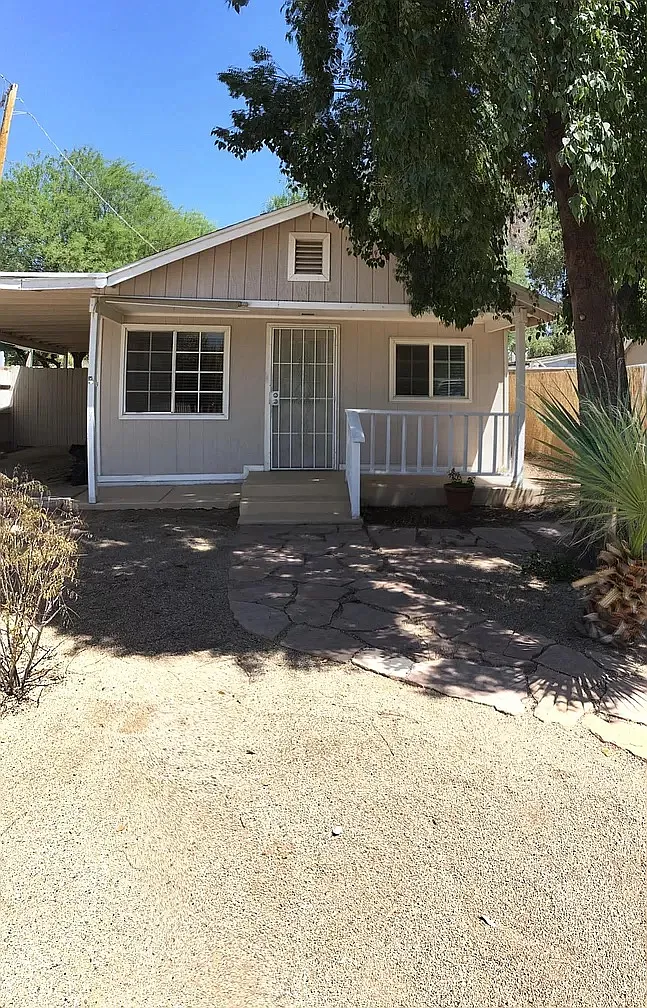 2507 N 29th Pl — Photo 2