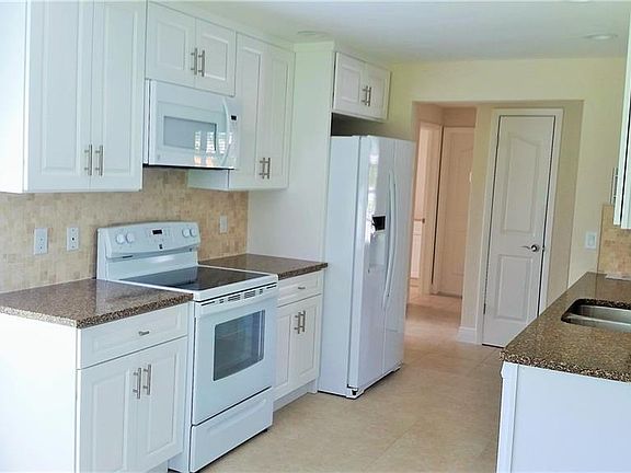 5th image of 612 Cypress Way E