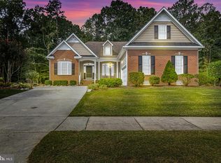 85 Pleasants Ln, Kilmarnock, VA 22482