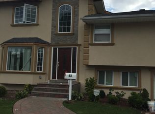 43 Canterbury Rd, Woodbury, NY 11797