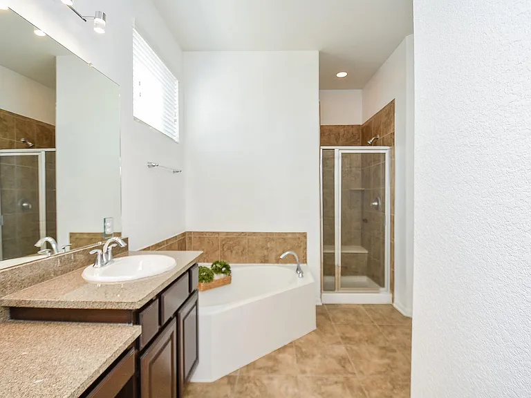 18 Cheswood Manor Dr — Photo 23