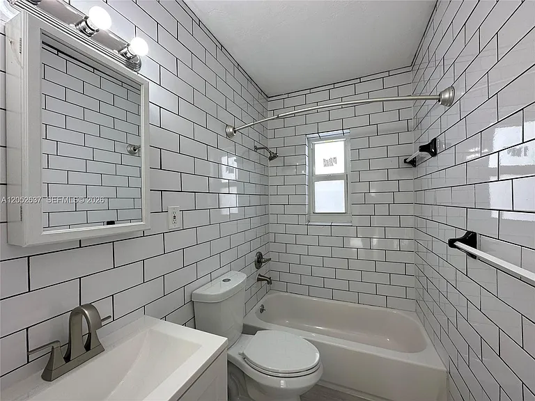 955 Bay Dr #7 — Photo 17