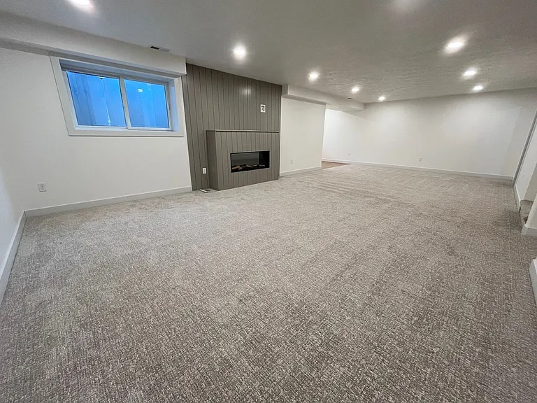 2504 E Augusta St — Photo 27