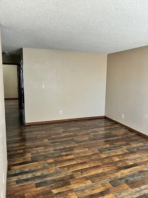 2 bed, 800 sqft, $700 — Photo 2