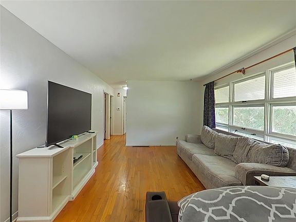 2nd image of 2307 Valley Brook Ln
