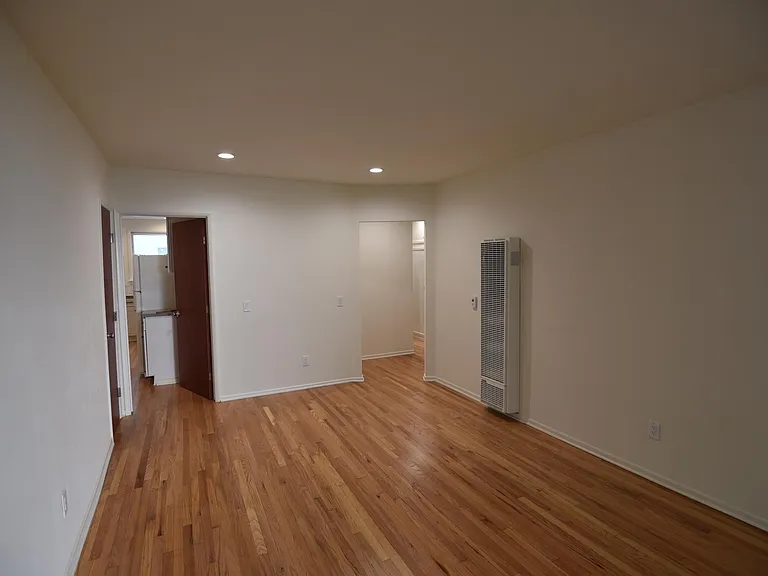 1748 Winona Blvd #1 — Photo 2
