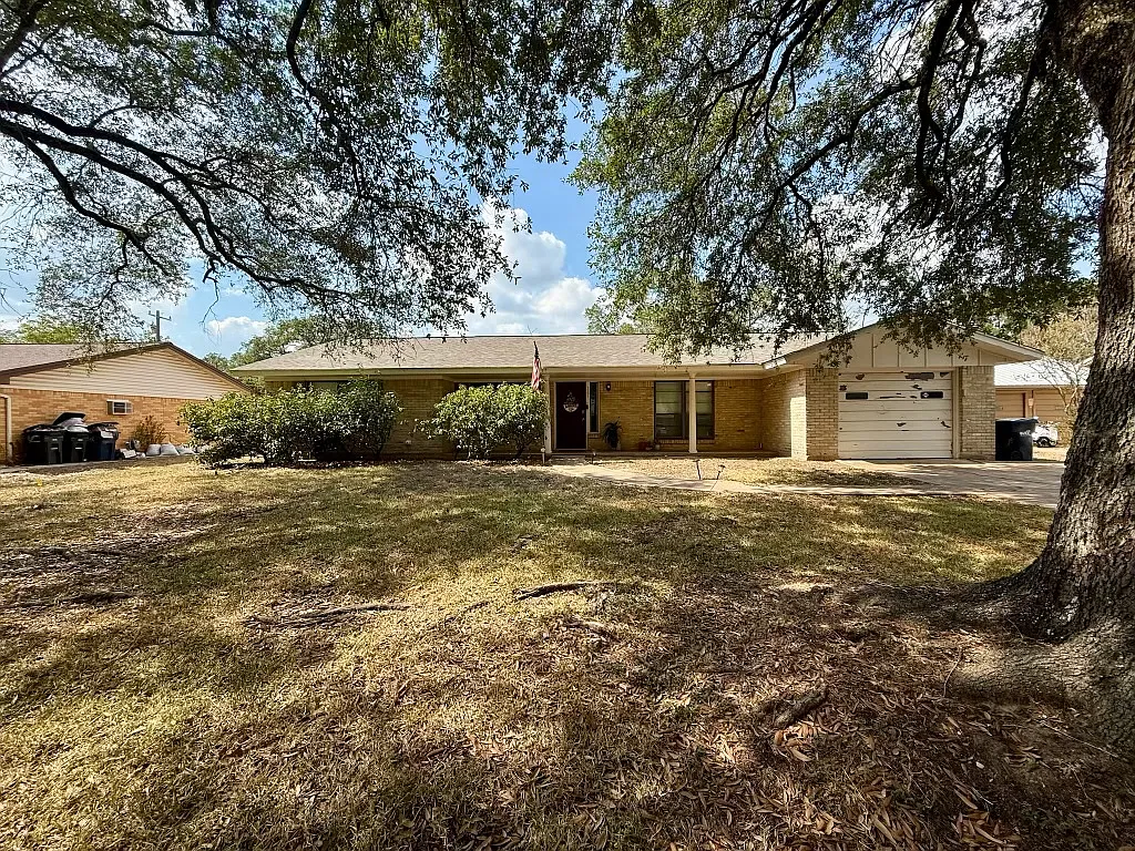 4 bed, 1698 sqft, $2,600 — Photo 2