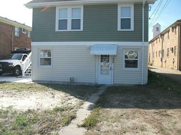 1st image of 1029 Little Bay Ave #B