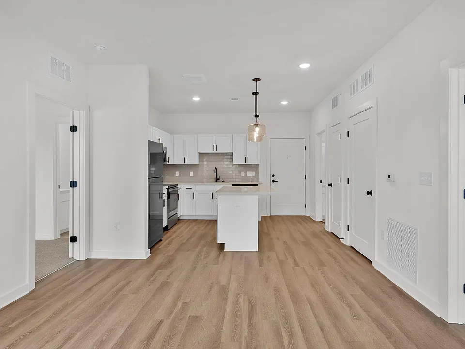 1540 Lebanon Pike #207