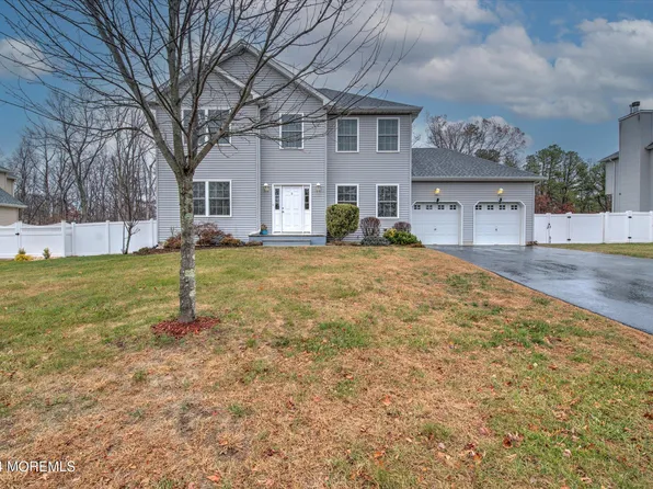 9 Saveria Court, Howell, NJ 07731