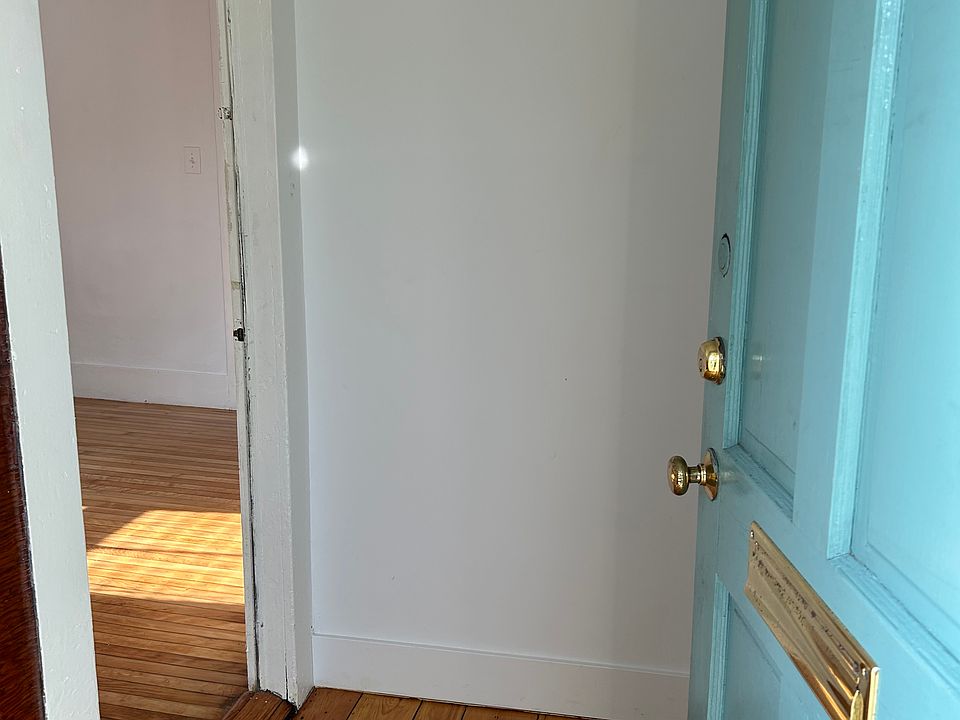 Private front entrance on Elm Street.