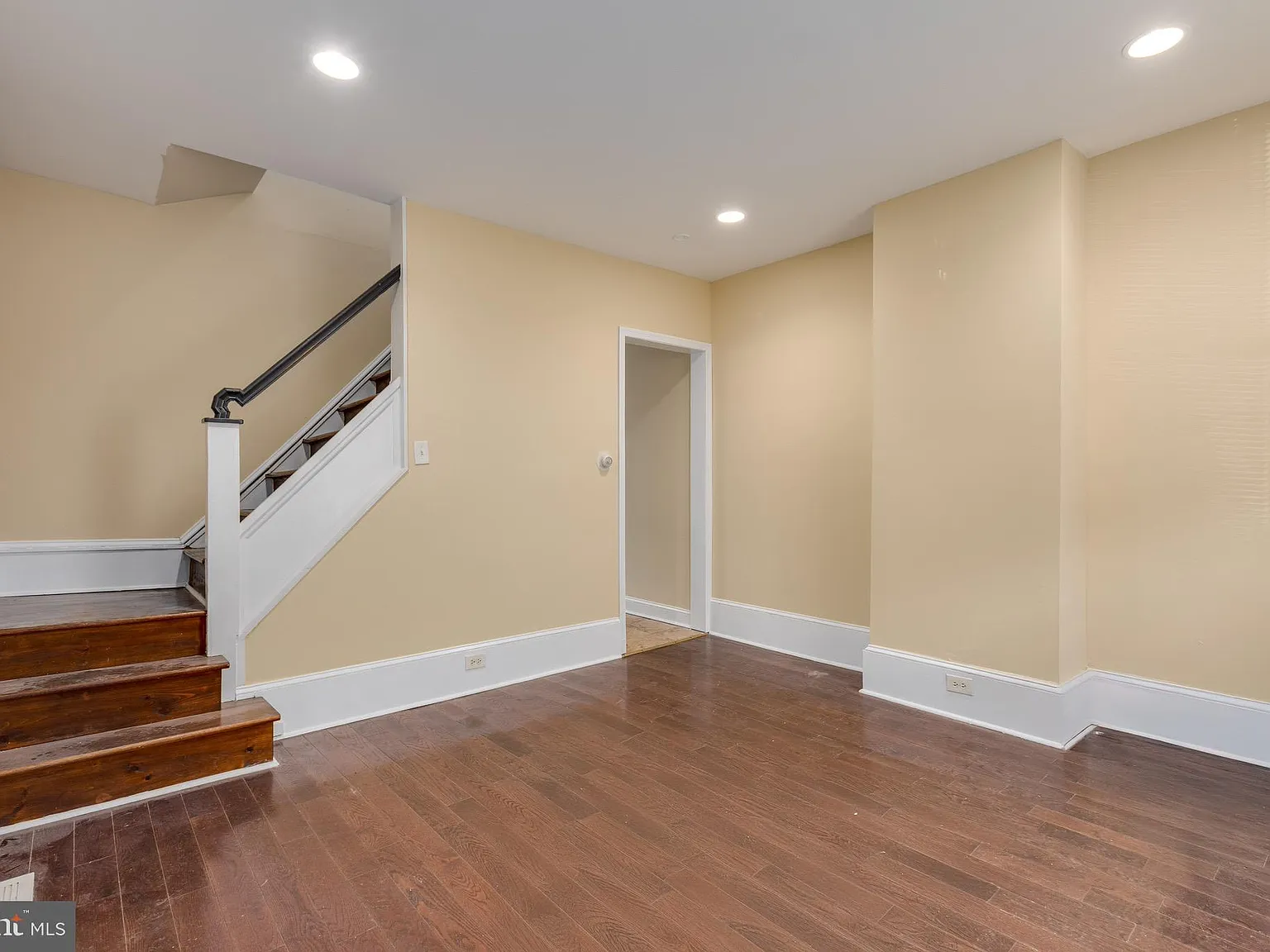 2 bed, 2.0 bath, 896 sqft, $1,400 — Photo 3