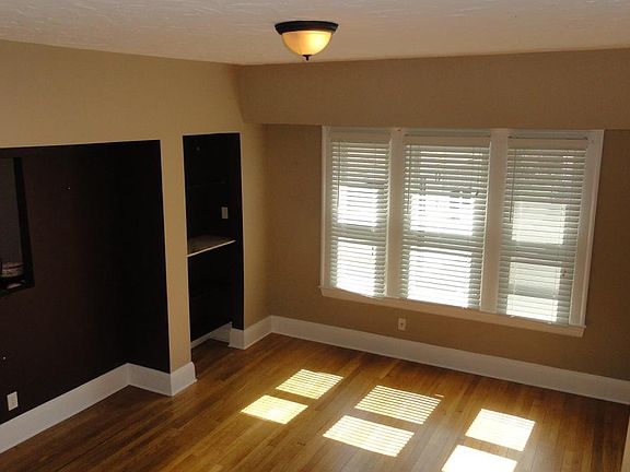 4th image of 2423 Woodmere Dr