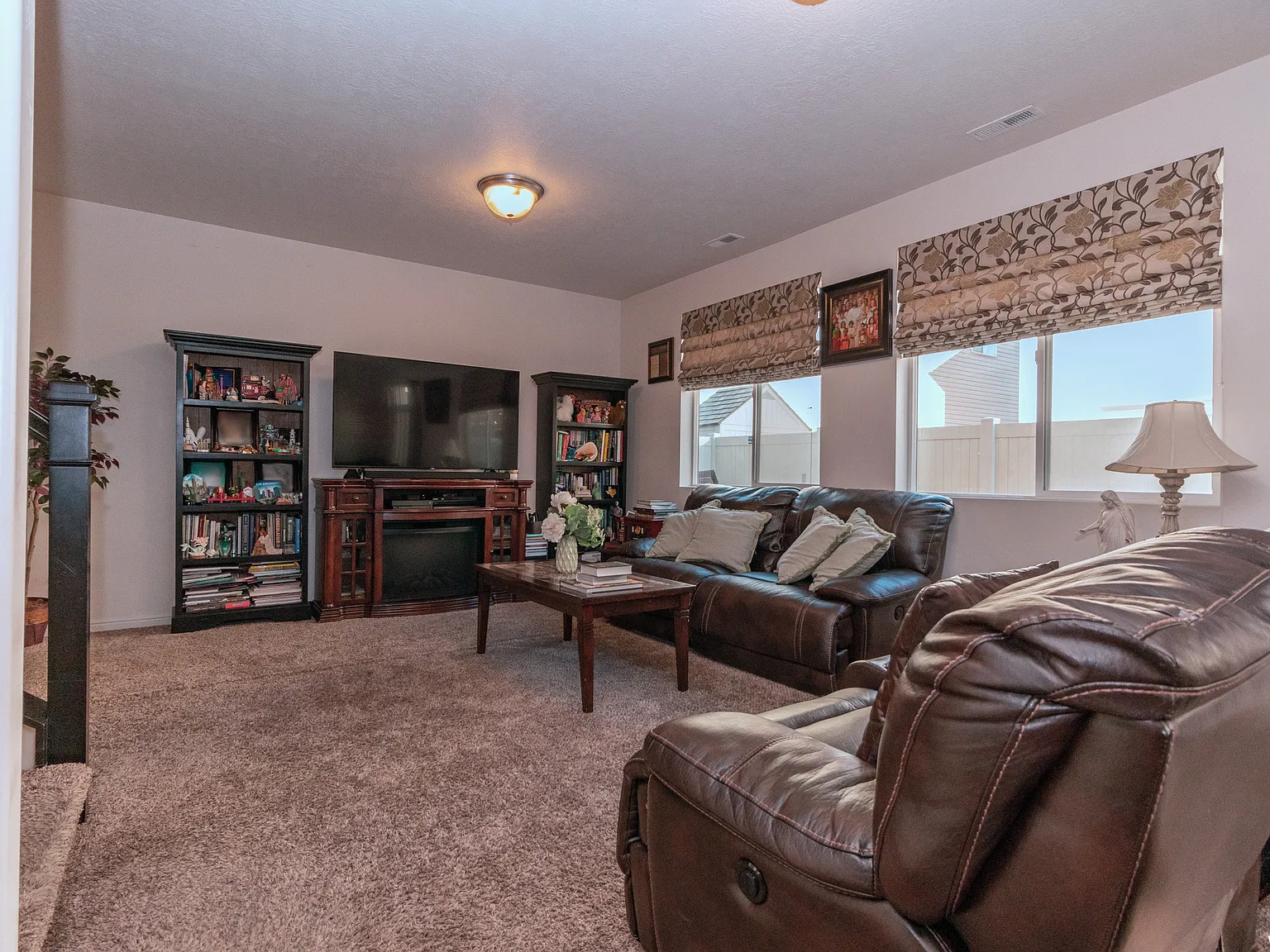928 W Stonehaven Dr — Photo 3