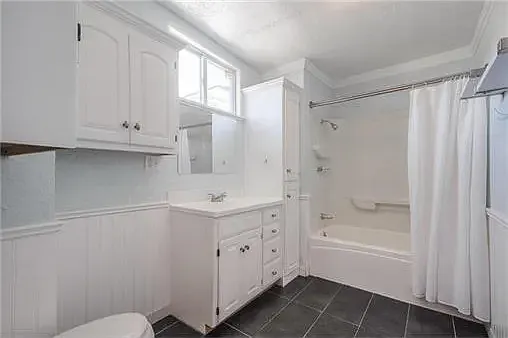 2202 W 47th Ter — Photo 21