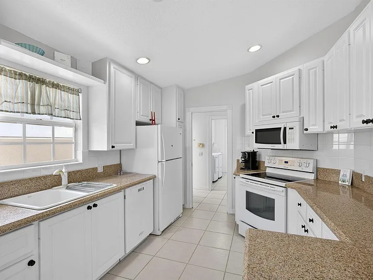 8154 Montserrat Pl — Photo 26