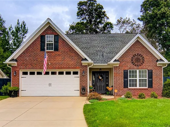819 Trillium Ln, Winston Salem, NC 27127