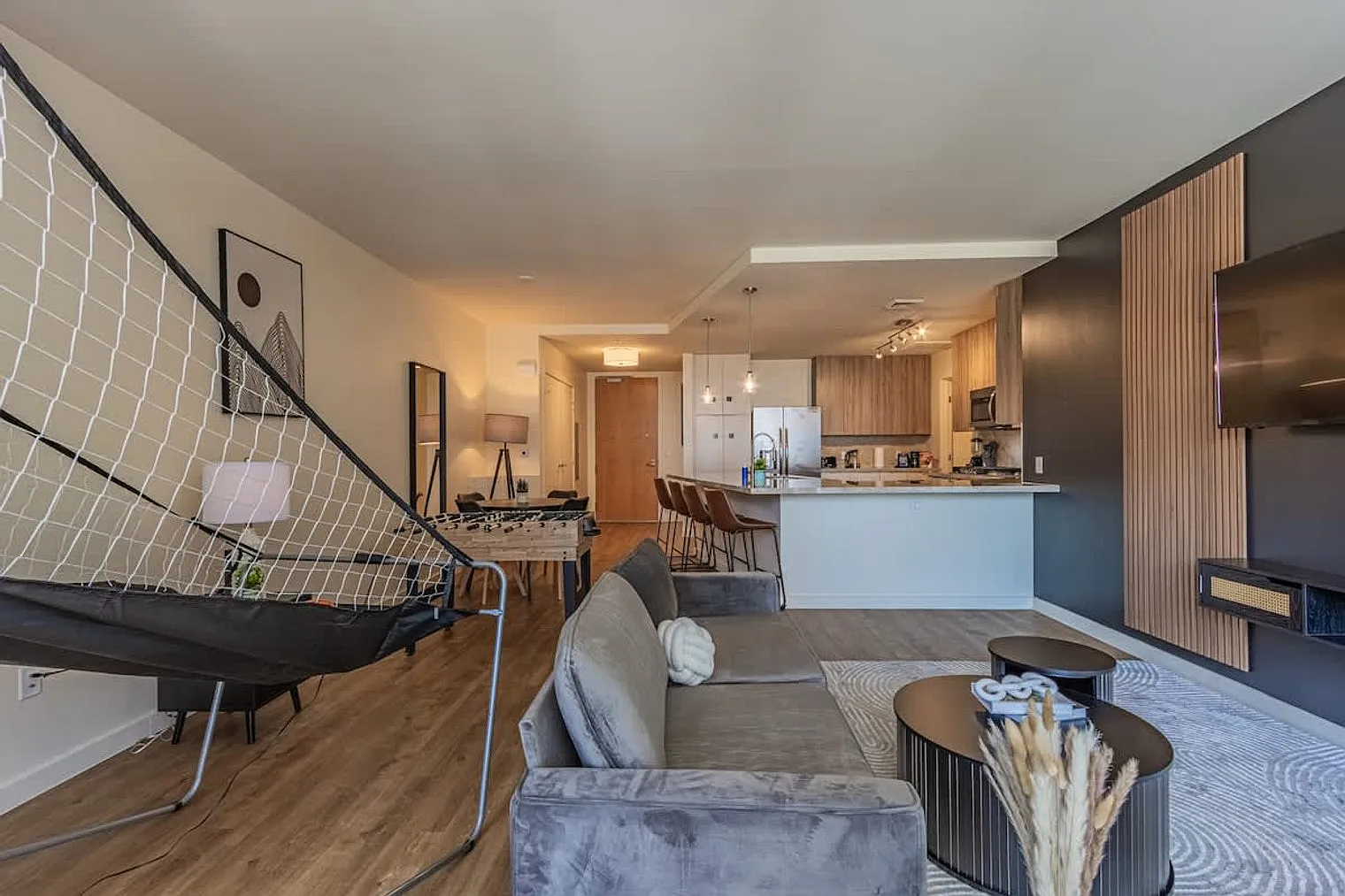 1 bed, 1.0 bath, 1302 sqft, $3,105 — Photo 4