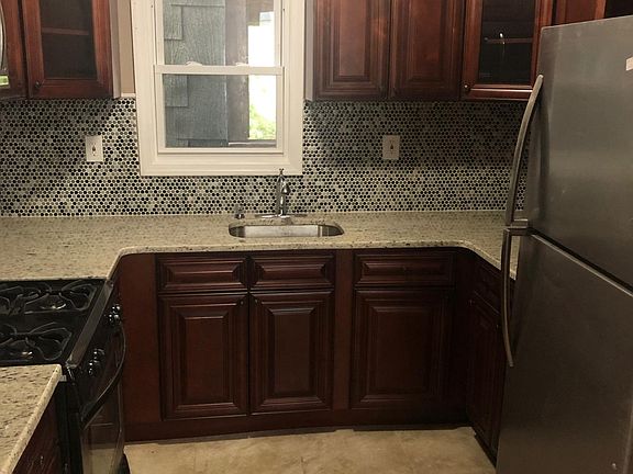 3rd image of 65 Berkshire Pl APT 1