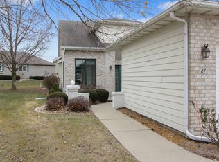 27 Grape Vine Ln, Bloomington, IL 61704