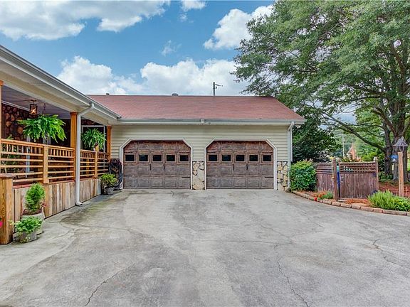 5th image of 2521 Stone Dr SW