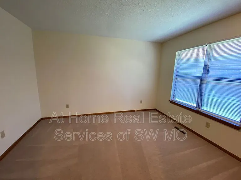 3034 W Greenwood St — Photo 10