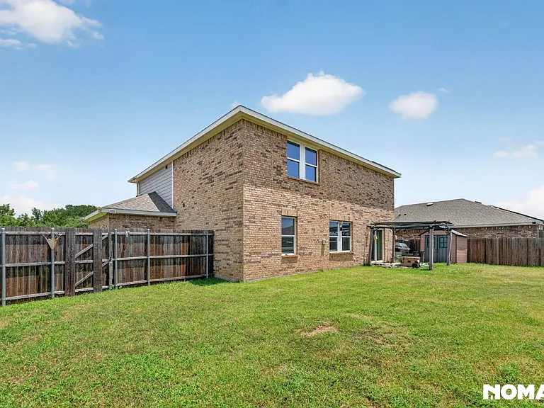 318 Dove Creek Ln — Photo 26