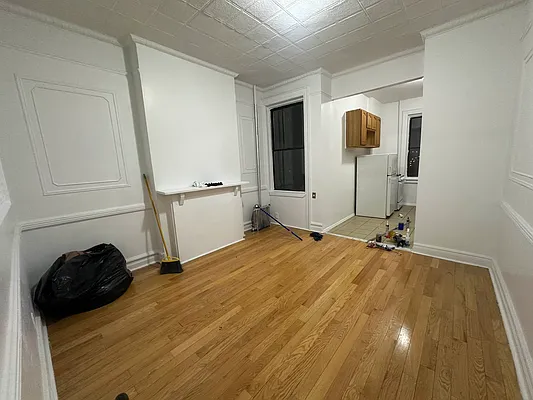 Rented by R New York | media 9