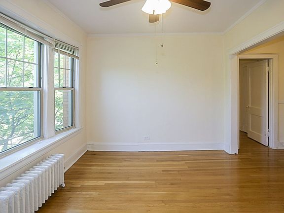 3rd image of 1607-13 W Berteau Ave #1607-3