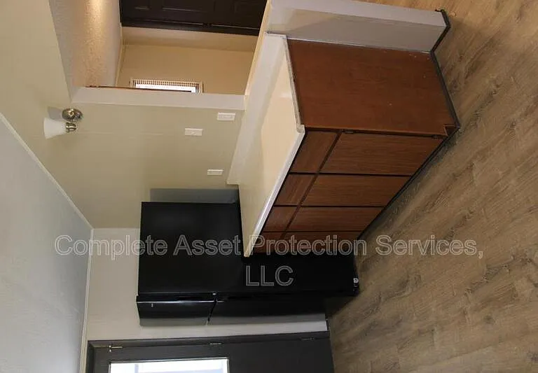 306 Chestnut St — Photo 6