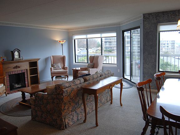 4th image of 100 High Point Dr APT 402