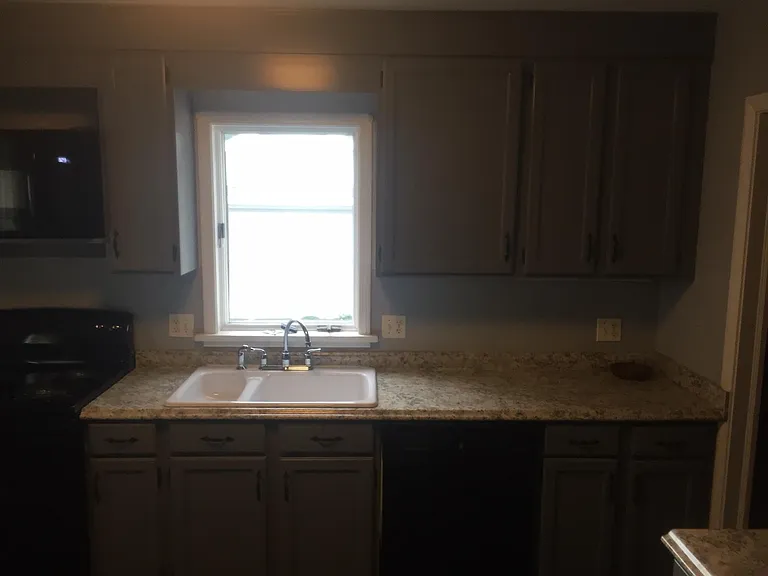 162 Rossiter Rd — Photo 5