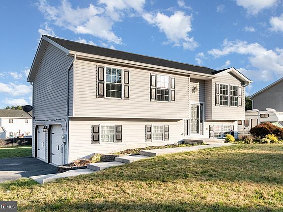 3rd image of 341 Cortland Cir