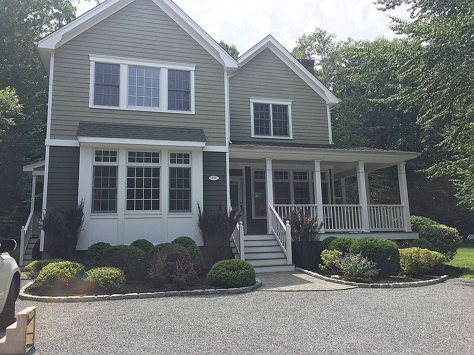 2nd image of 2715 Henrys Ln