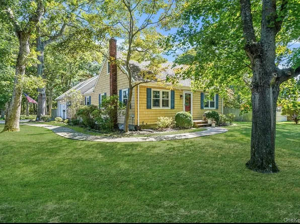 50 Head Of The Neck Road, Bellport, NY 11713