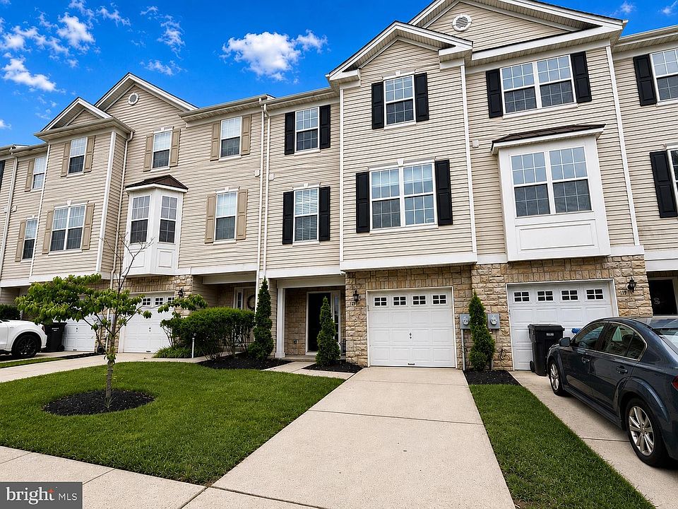 1st image of 121 Acorn Dr