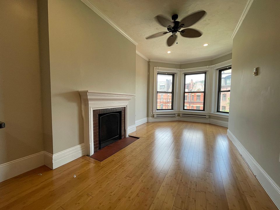 2nd image of 350 Newbury St #2F