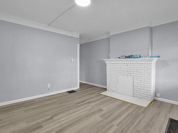 5th image of 3172-3176 E 5th Ave #3172