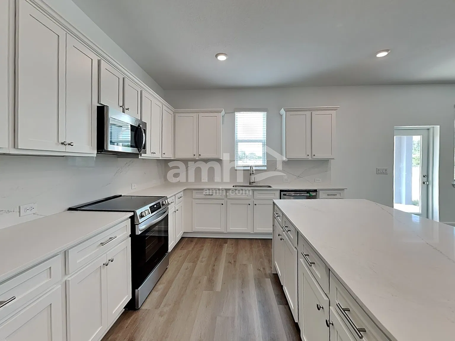 4 bed, 2.5 bath, 2449 sqft, $3,190 — Photo 4