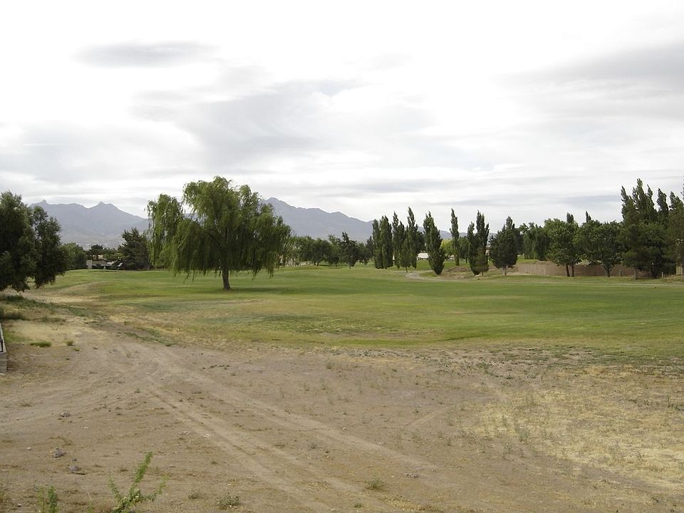 2nd image of 915 Country Club Dr