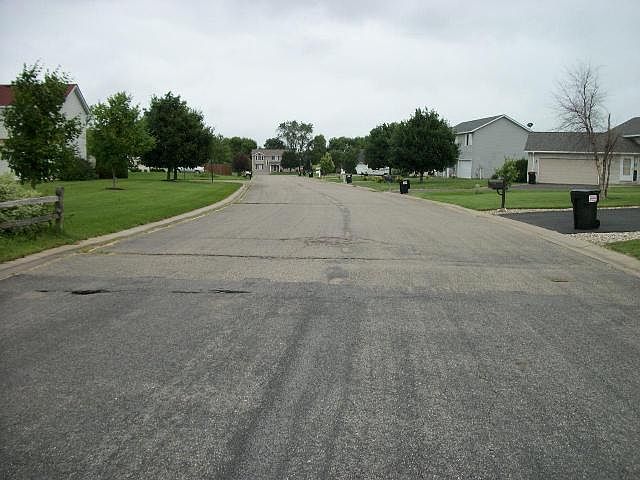 1st image of 824 Daniel Dr