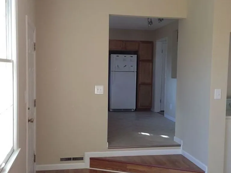 2303 Glenoak Dr — Photo 1