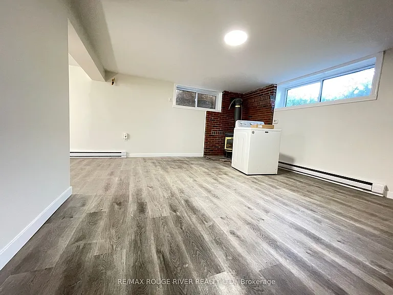 95 Diffin Dr — Photo 8