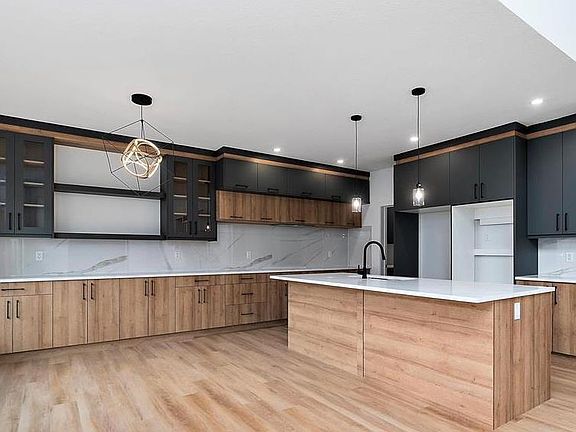 4th image of 3311 Chernowski Way SW