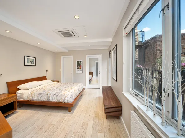 314 East 41st Street image 4 of 12