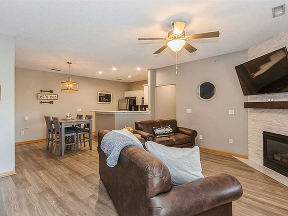 3rd image of 450 Penn Ct APT 3